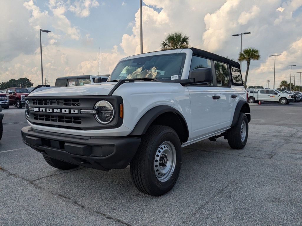 2025 Ford Bronco Base photo 7