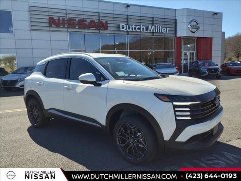 2025 Nissan Kicks SR AWD's photo