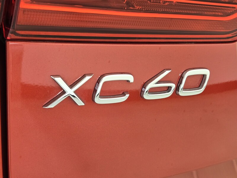 2024 Volvo XC60 B5 Plus photo 14