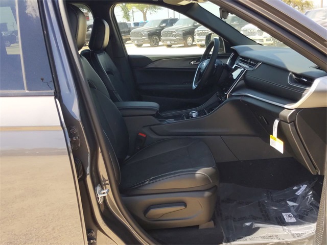 2025 Jeep Grand Cherokee Altitude photo 25