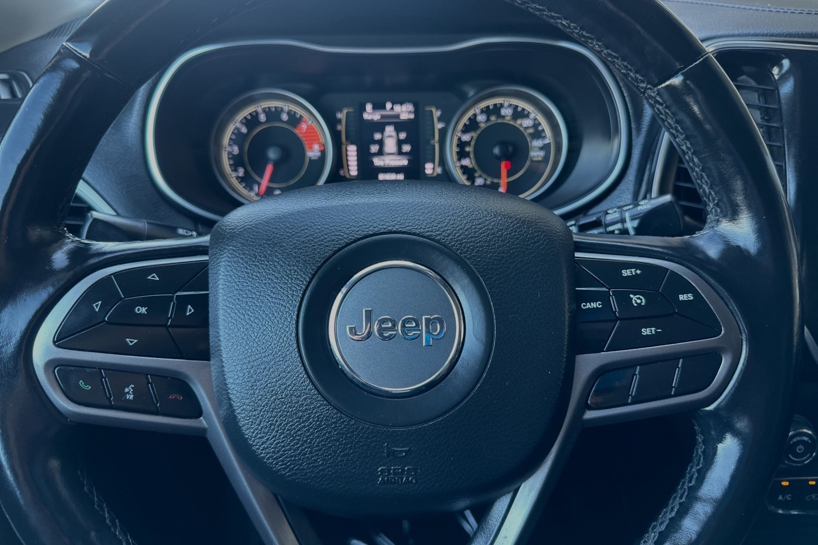 2021 Jeep Cherokee Latitude Lux photo 23