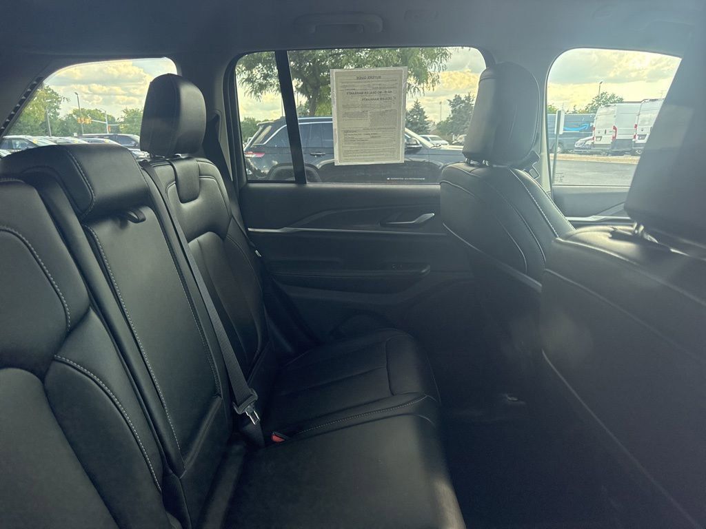 2023 Jeep Grand Cherokee Limited photo 12