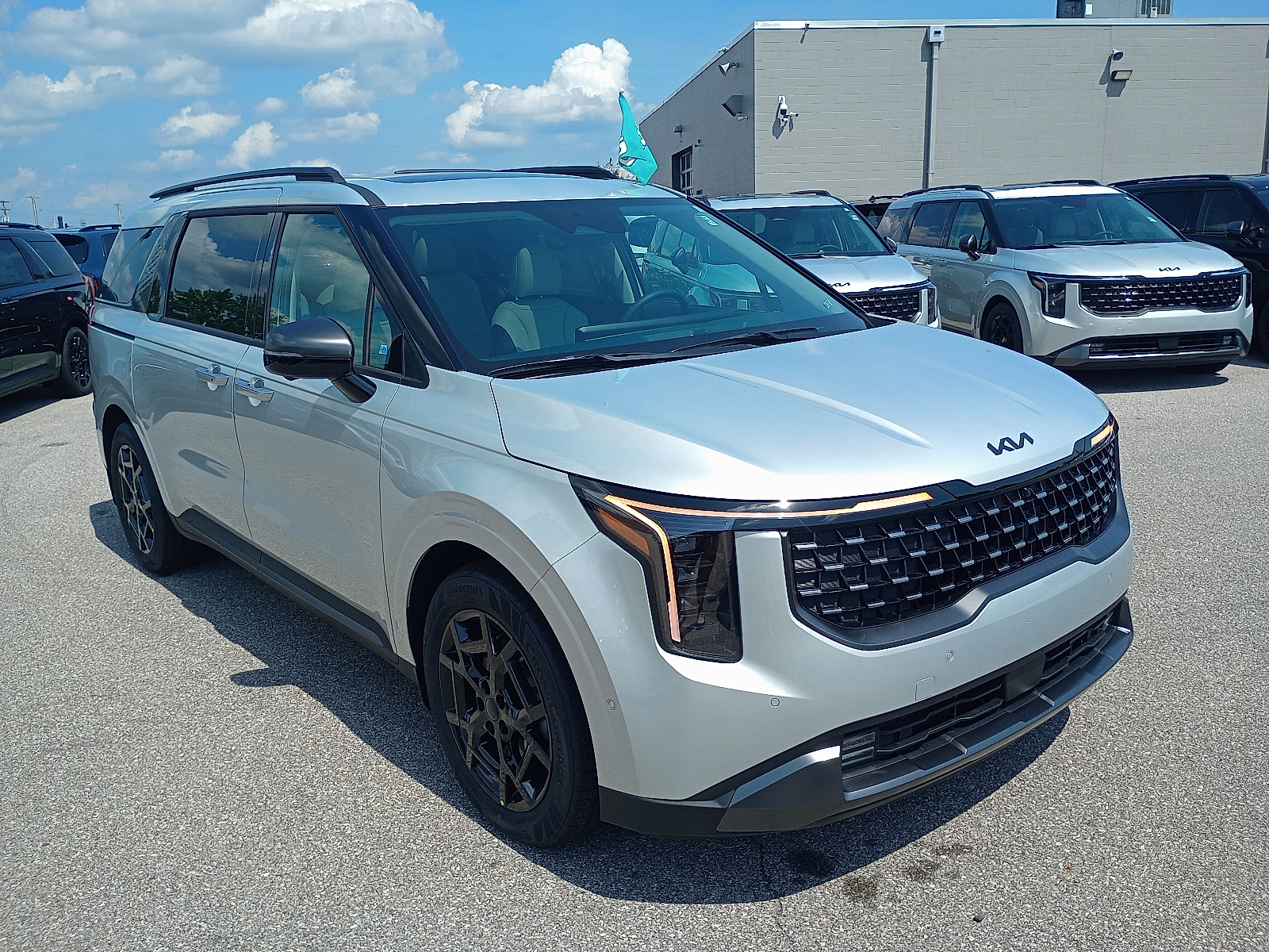 2026 Kia Carnival SX's photo