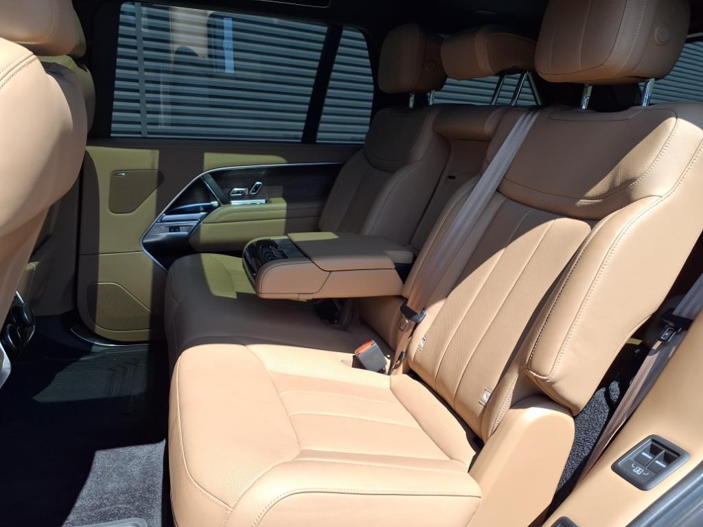 2023 Land Rover Range Rover SE photo 19