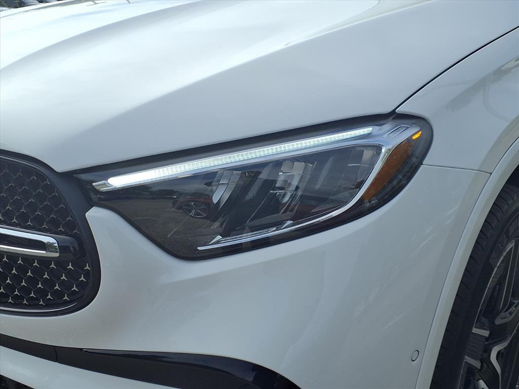 2026 Mercedes Benz GLC 300 4MATIC photo 2