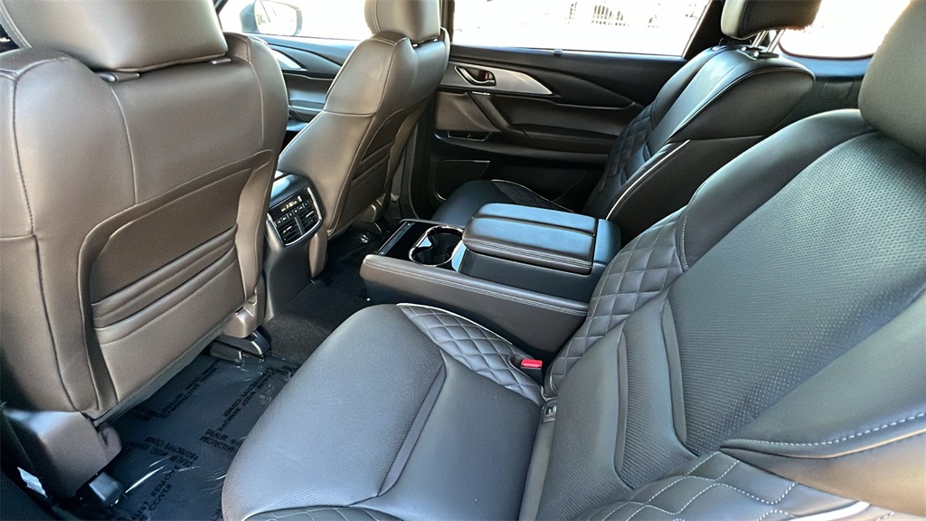 2023 Mazda CX-9 Signature photo 4