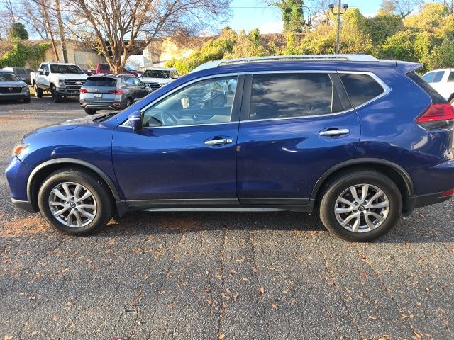 2017 Nissan Rogue SV photo 4
