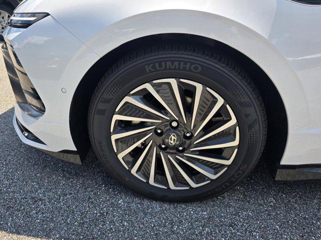 2025 Hyundai Sonata Hybrid Limited photo 9