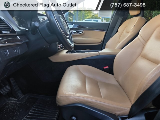 2017 Volvo XC90 T6 Momentum photo 8