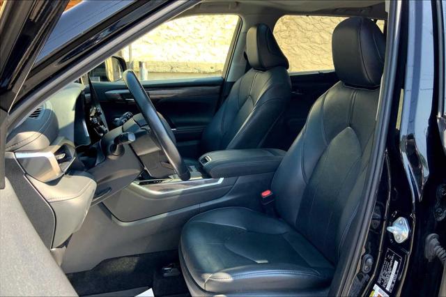 2021 Toyota Highlander Limited photo 7