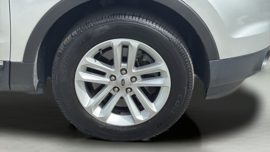 2015 Ford Explorer XLT photo 18