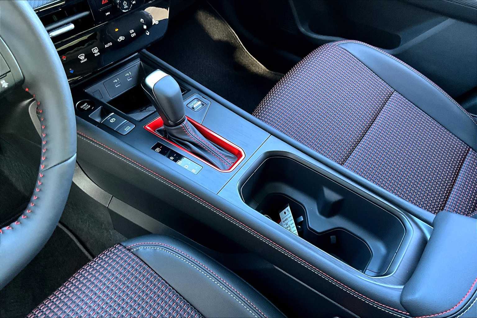 2026 Nissan Kicks SR photo 2