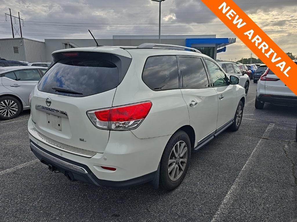 2016 Nissan Pathfinder SL photo 4