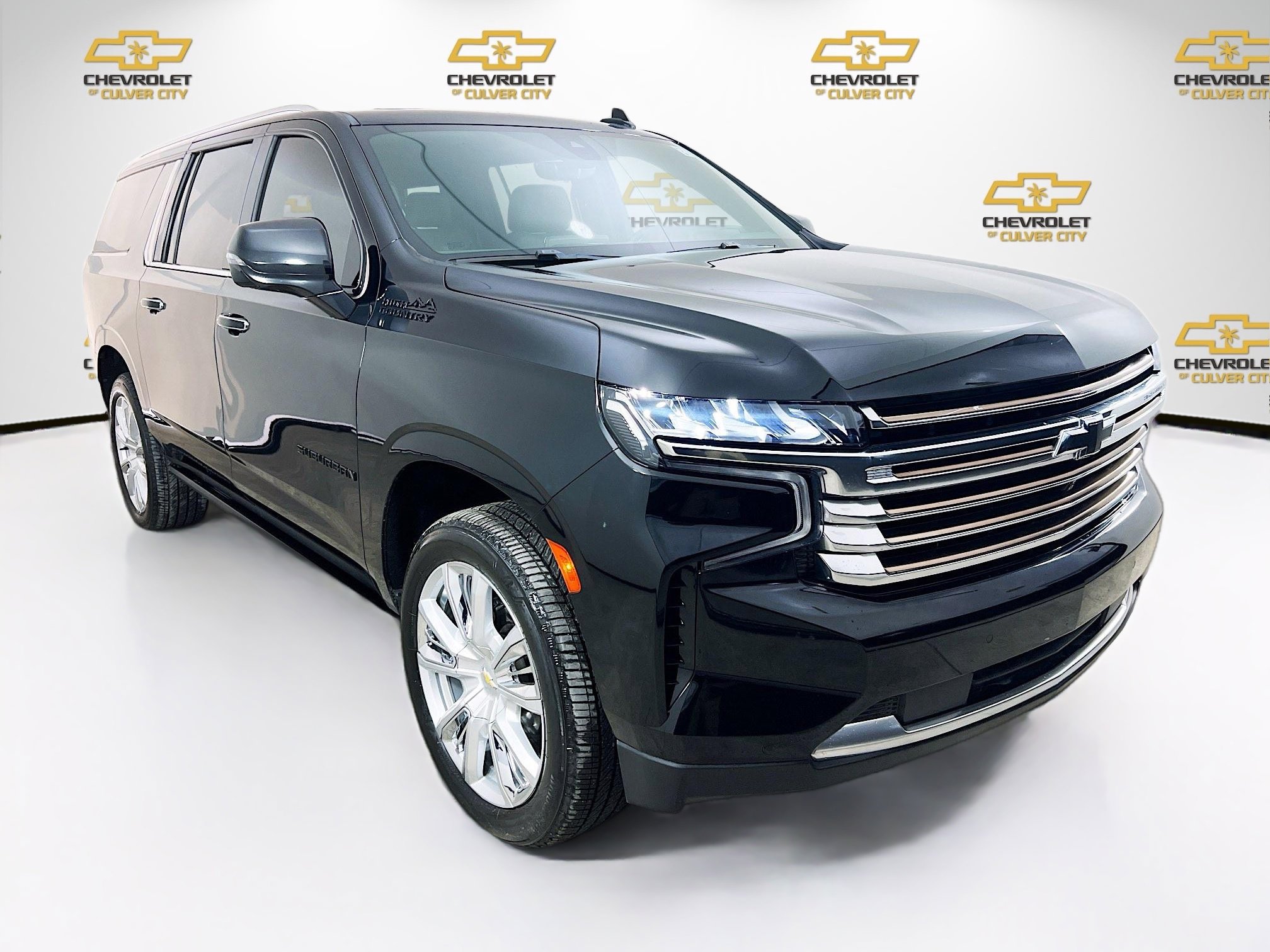 2022 Chevrolet Suburban High Country's photo