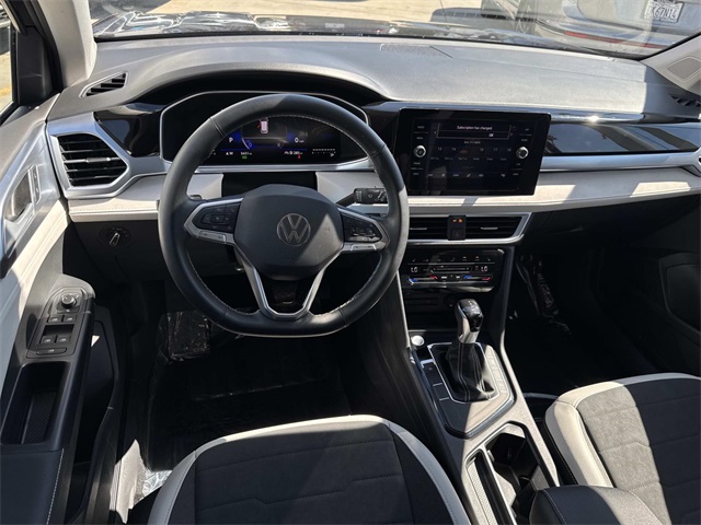 2025 Volkswagen Taos SE photo 5
