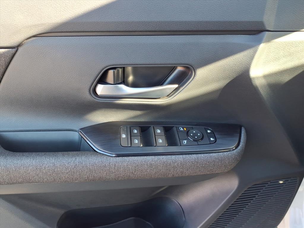 2026 Nissan Kicks SV photo 3