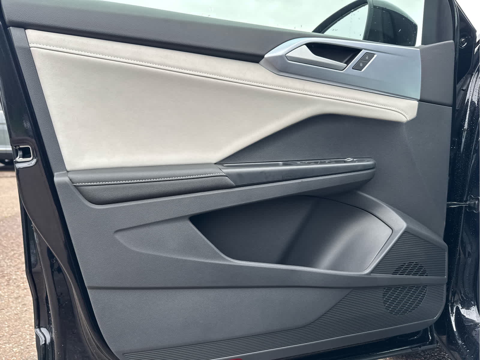 2025 Volkswagen Taos SE photo 11