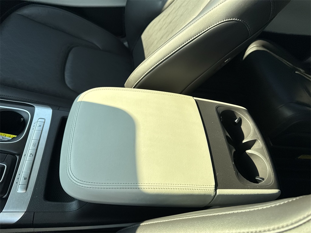 2024 Kia Carnival LX photo 25