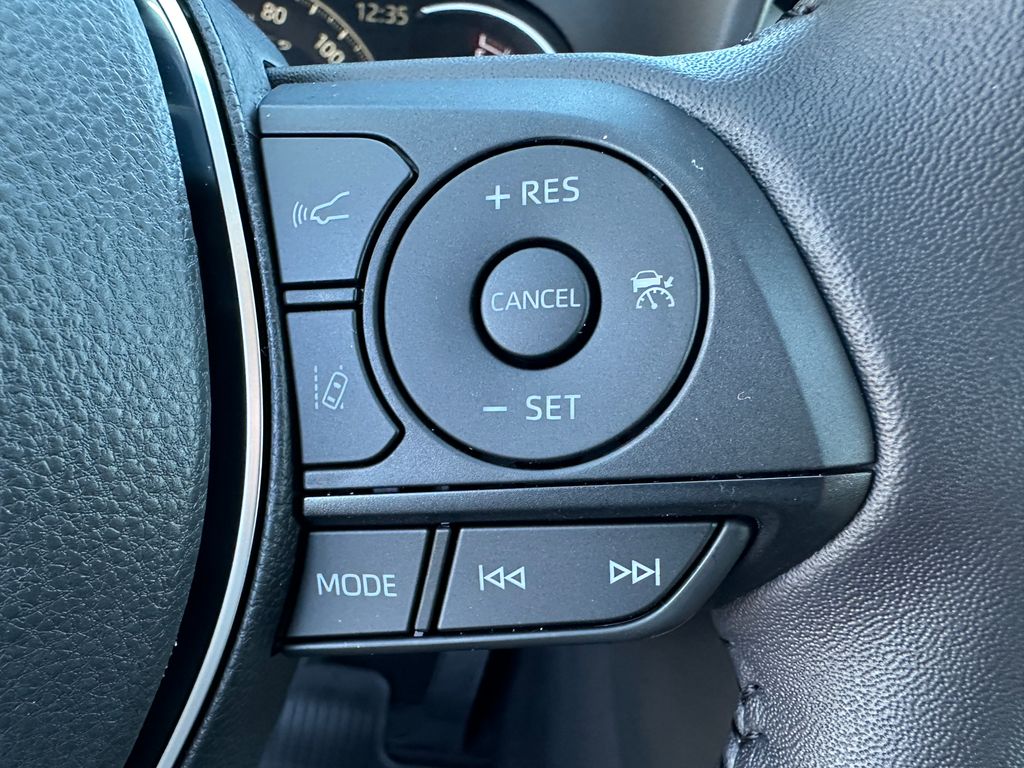2025 Toyota RAV4 XLE photo 21
