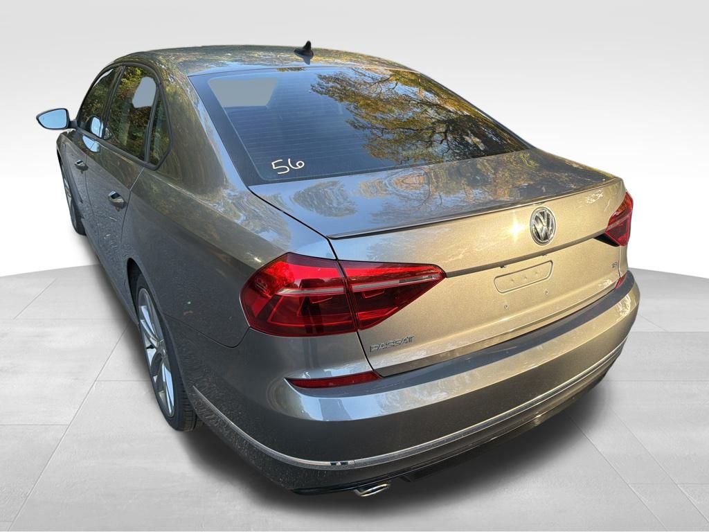 2018 Volkswagen Passat 2.0T R-Line photo 3