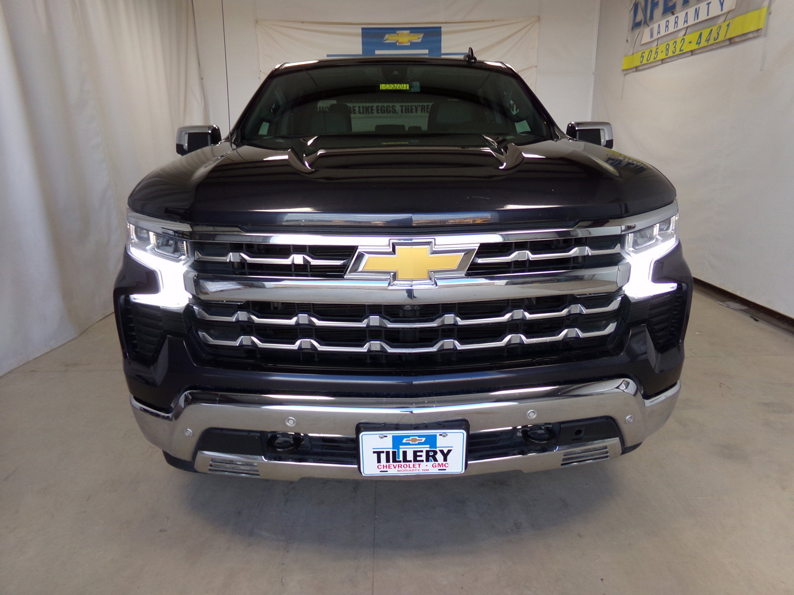 2023 Chevrolet Silverado 1500 LTZ photo 2