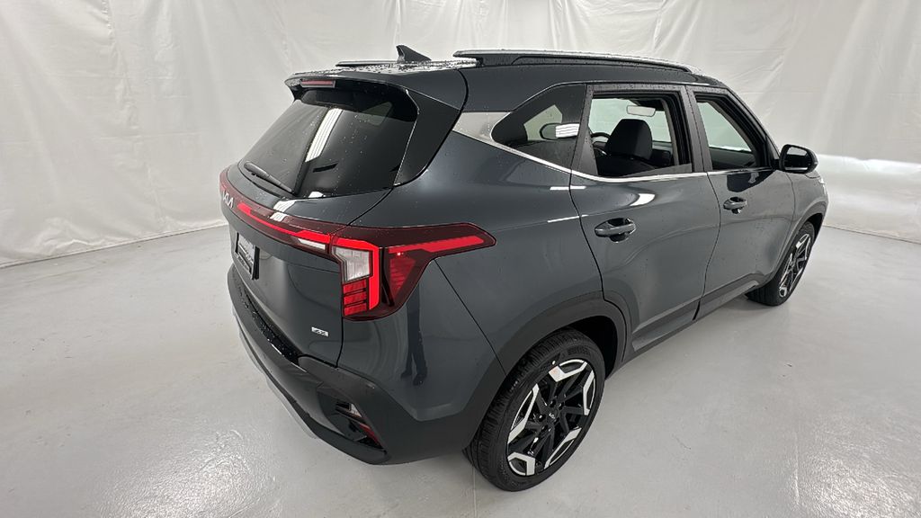 2026 Kia Seltos SX photo 3