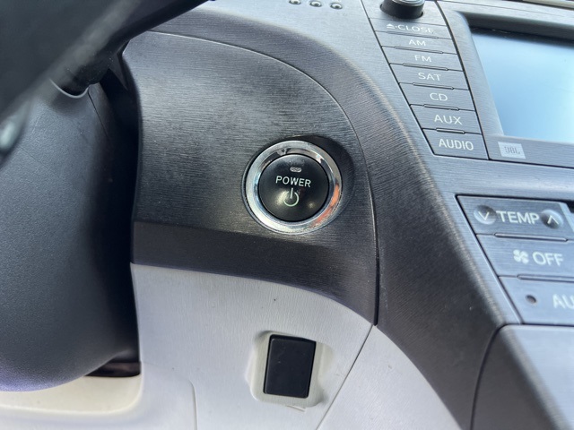 2011 Toyota Prius Three photo 18