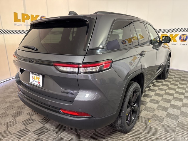 2024 Jeep Grand Cherokee Limited photo 3
