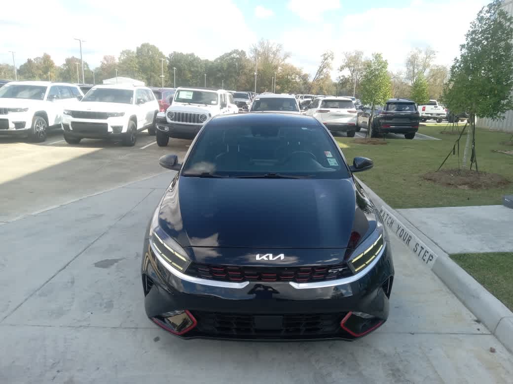 2023 Kia Forte GT photo 3