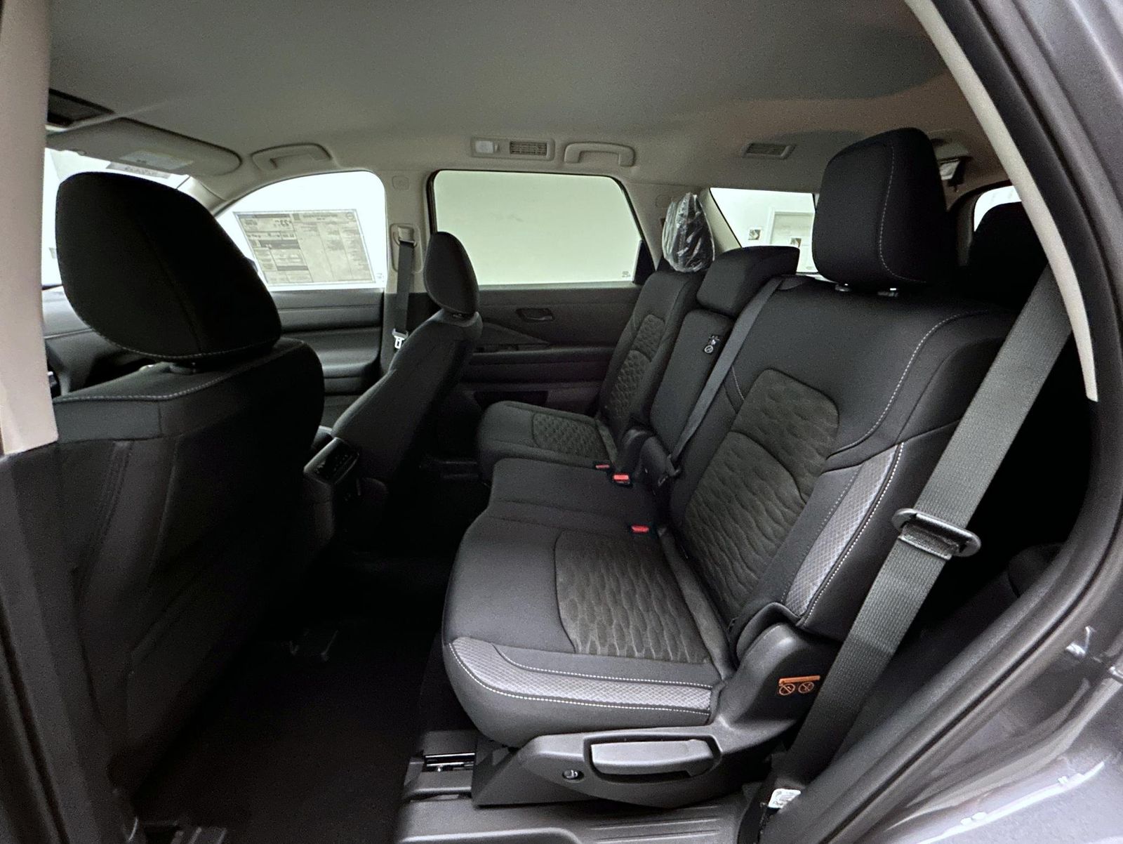 2025 Nissan Pathfinder SV photo 11