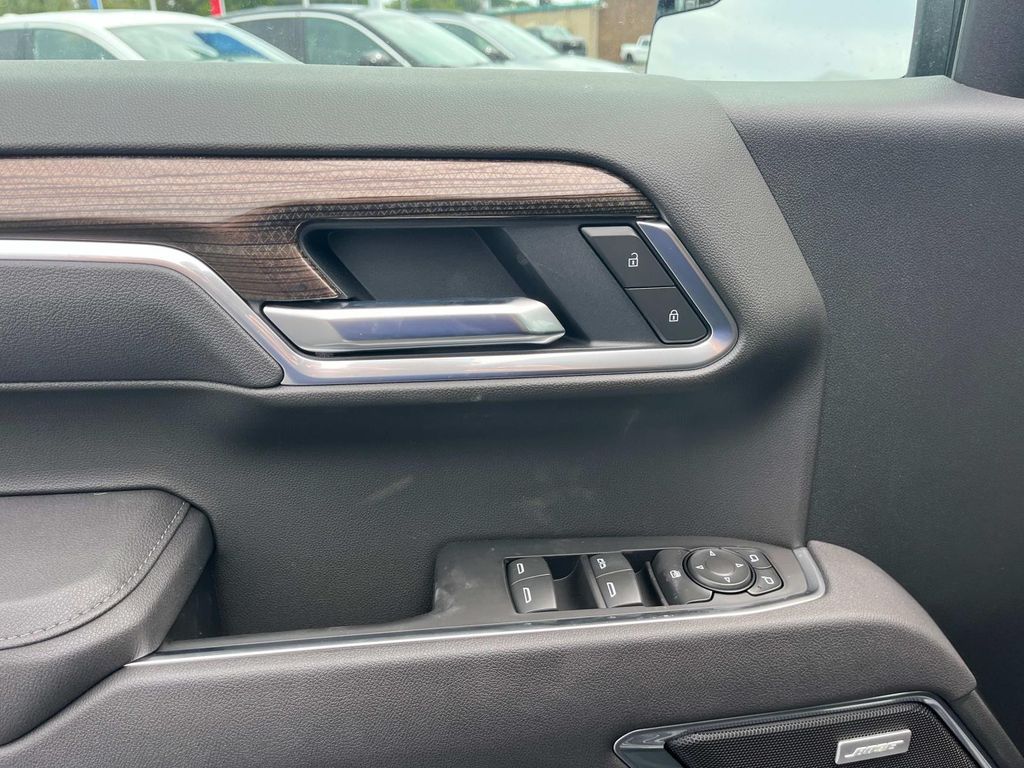2026 Chevrolet Silverado 1500 RST photo 13