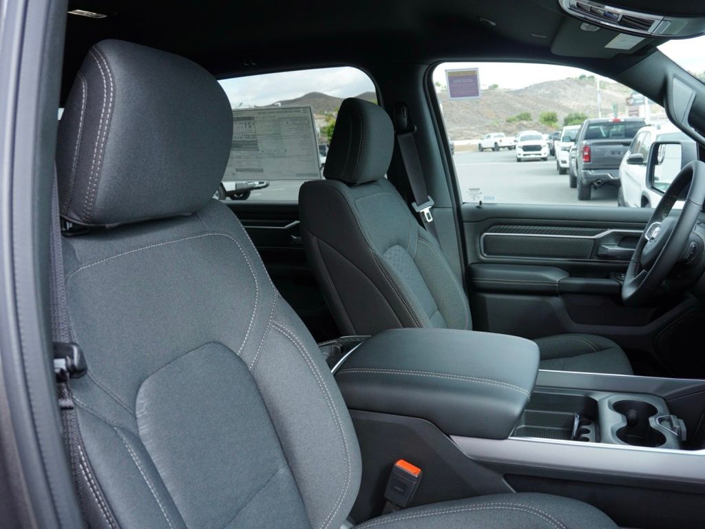 New 2026 Granite Crystal Metallic Clear-Coat Exterior Paint RAM Big Horn Night Edition image 22