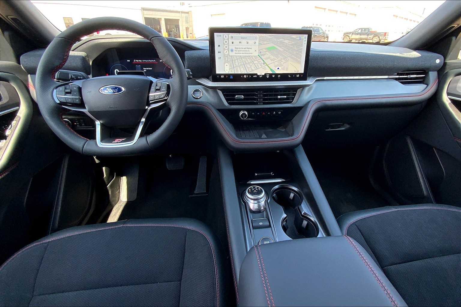 2025 Ford Explorer ST photo 5