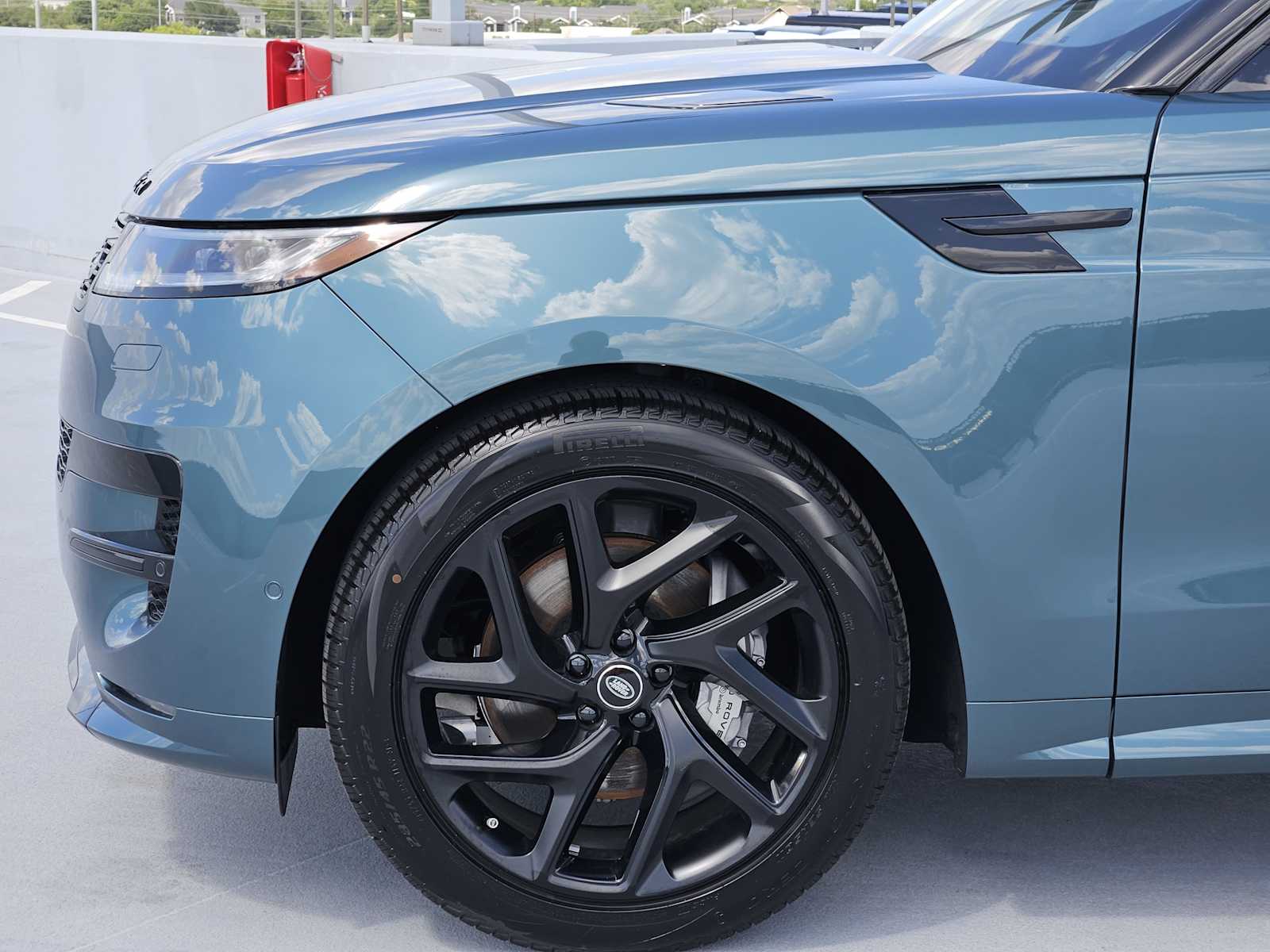 2025 Land Rover Range Rover Sport SE photo 8