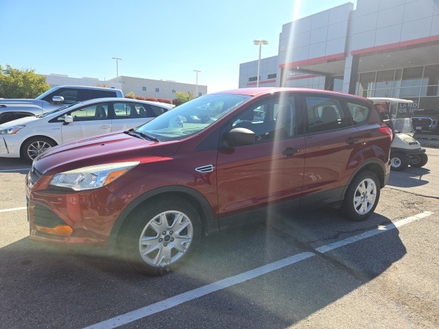 2015 Ford Escape S photo 2