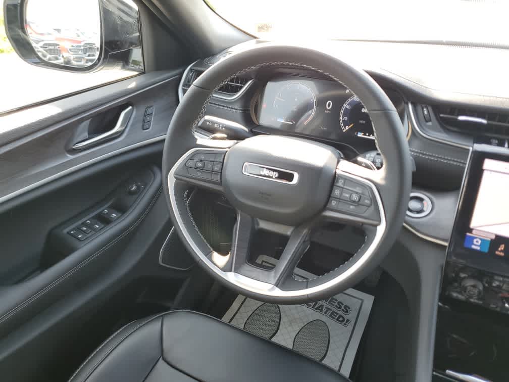 2025 Jeep Grand Cherokee Limited photo 18