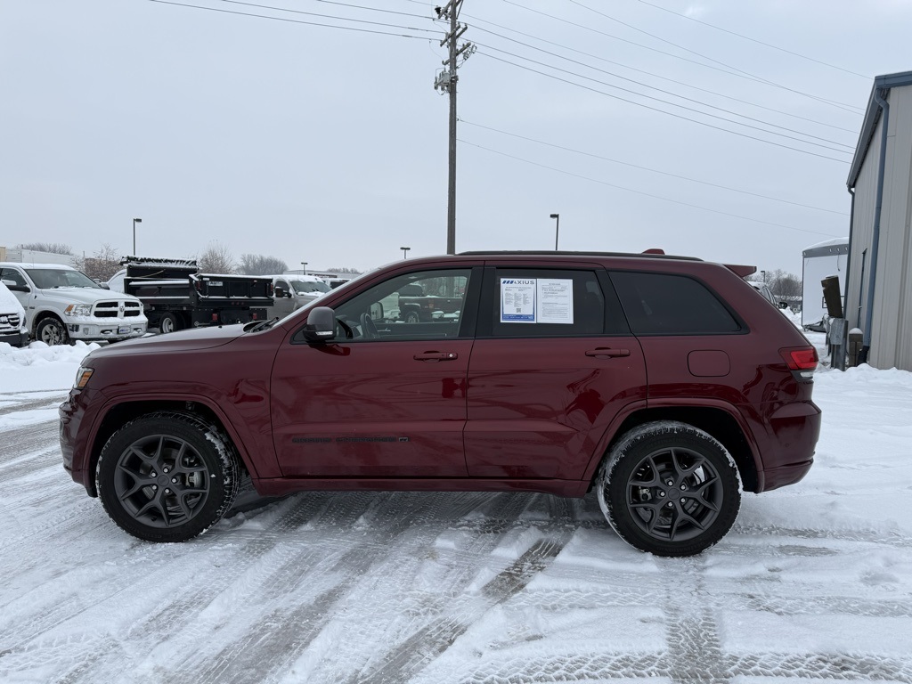 2021 Jeep Grand Cherokee Anniversary Edition photo 3