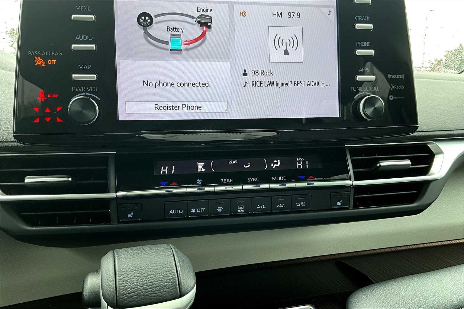 2024 Toyota Sienna XLE photo 34