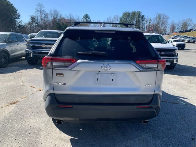 2019 Toyota RAV4 XLE photo 3