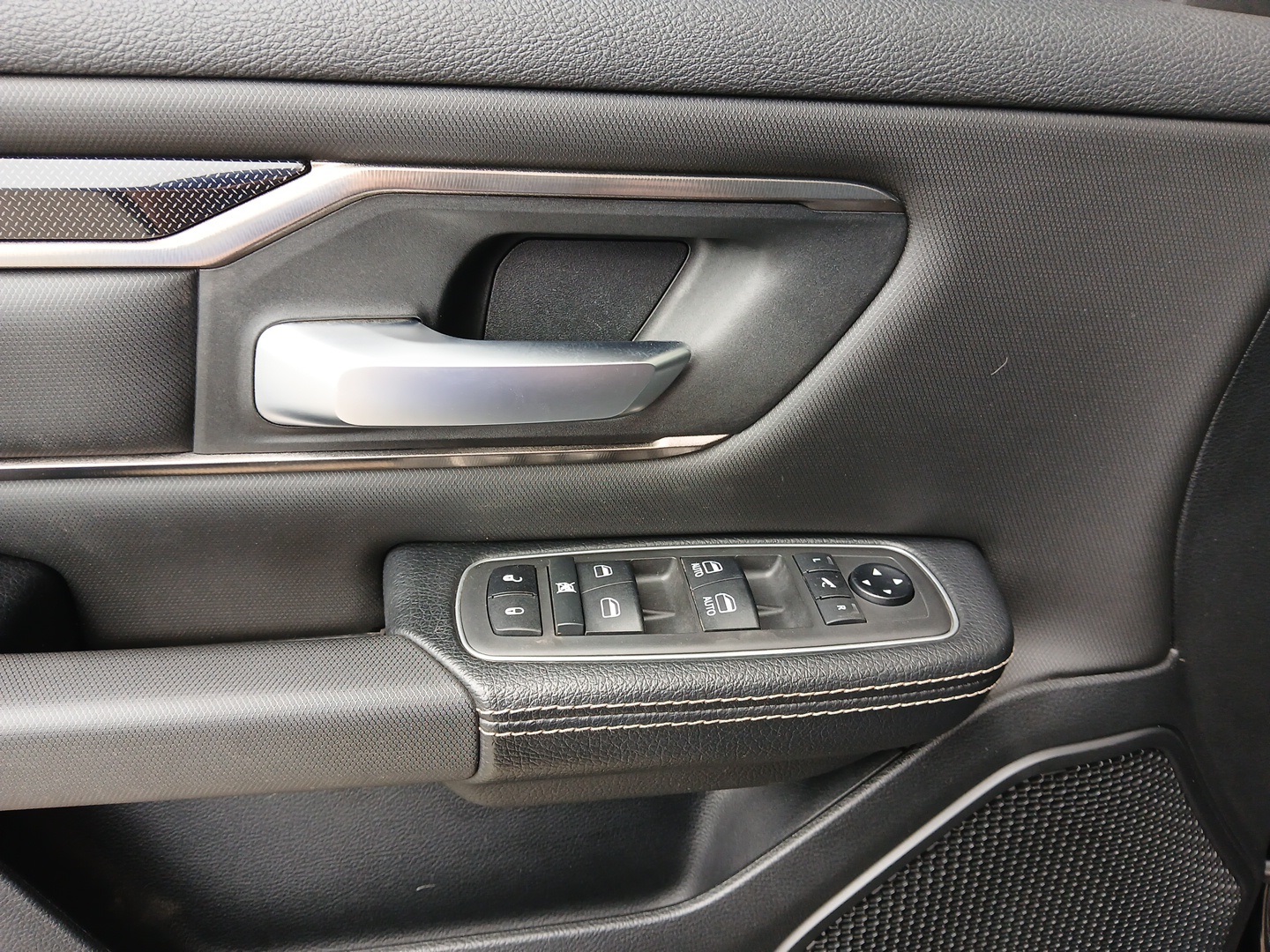 2021 Ram 1500 Rebel photo 9