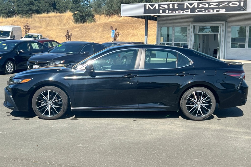 2022 Toyota Camry SE photo 12