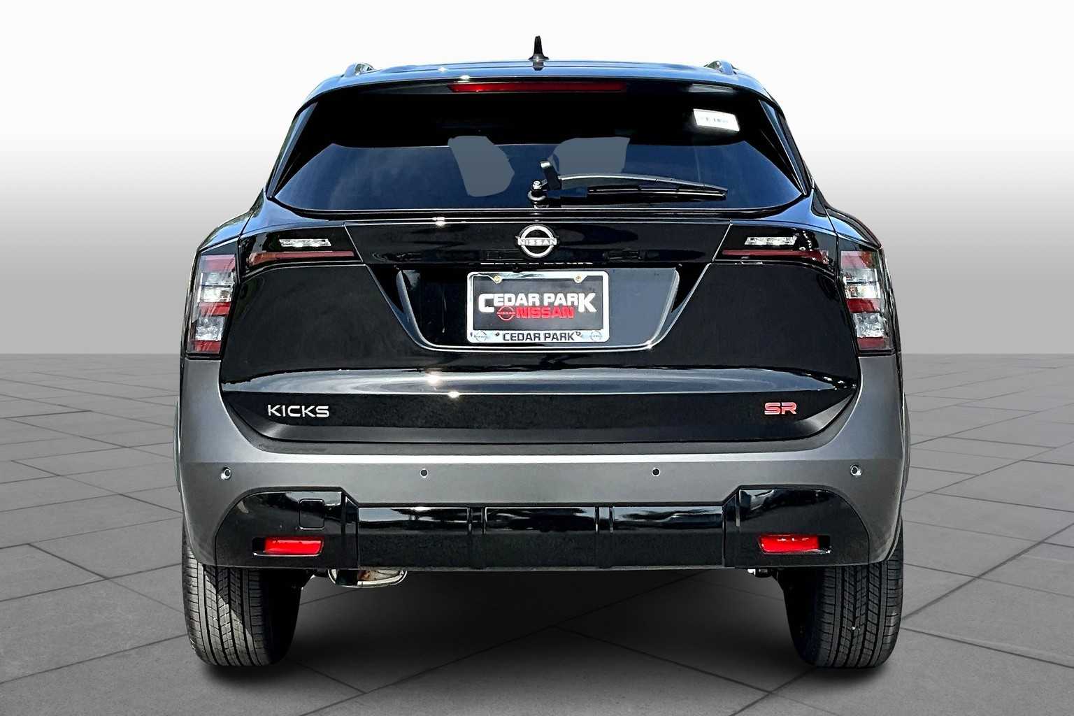 2025 Nissan Kicks SR photo 4