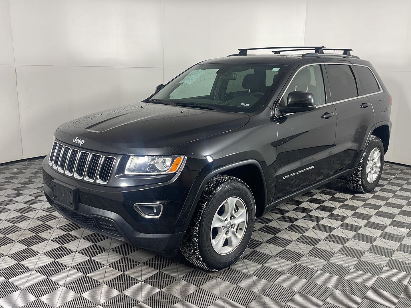 2015 Jeep Grand Cherokee Laredo photo 2