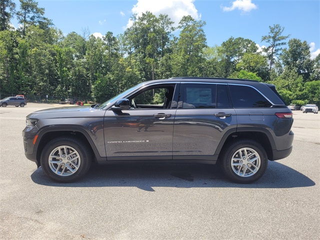 2025 Jeep Grand Cherokee Laredo X photo 4