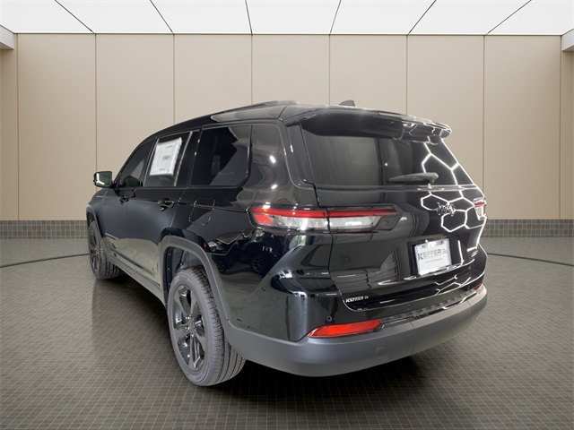 2025 Jeep Grand Cherokee Limited photo 3