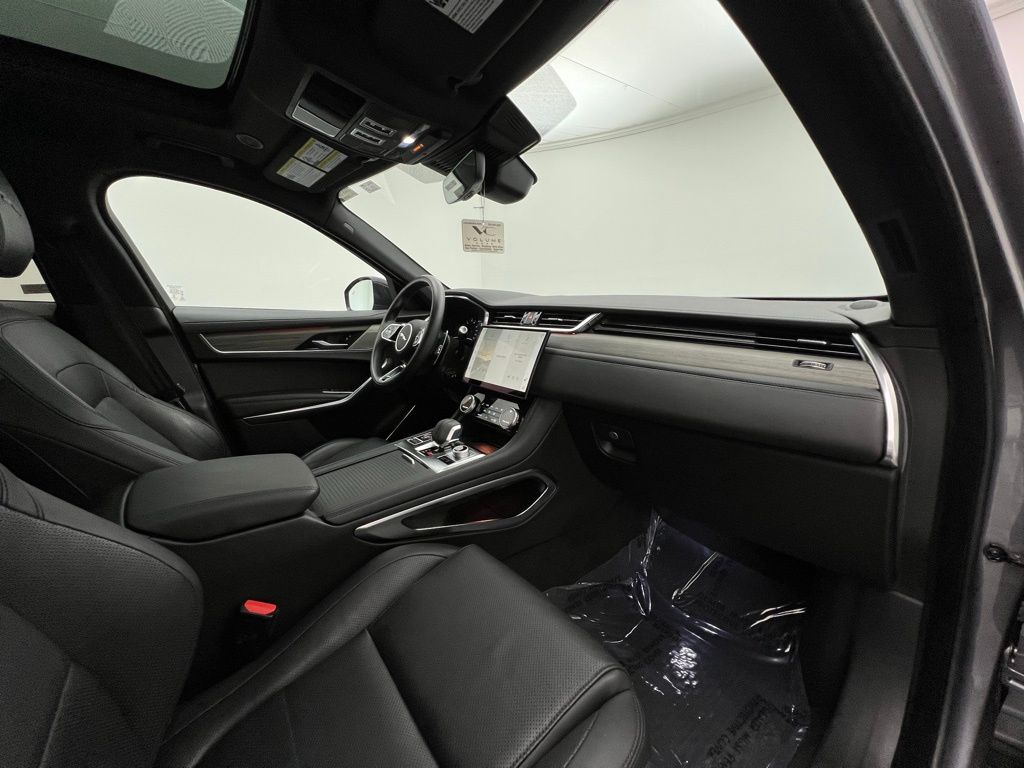 2022 Jaguar F-PACE P250 S photo 9