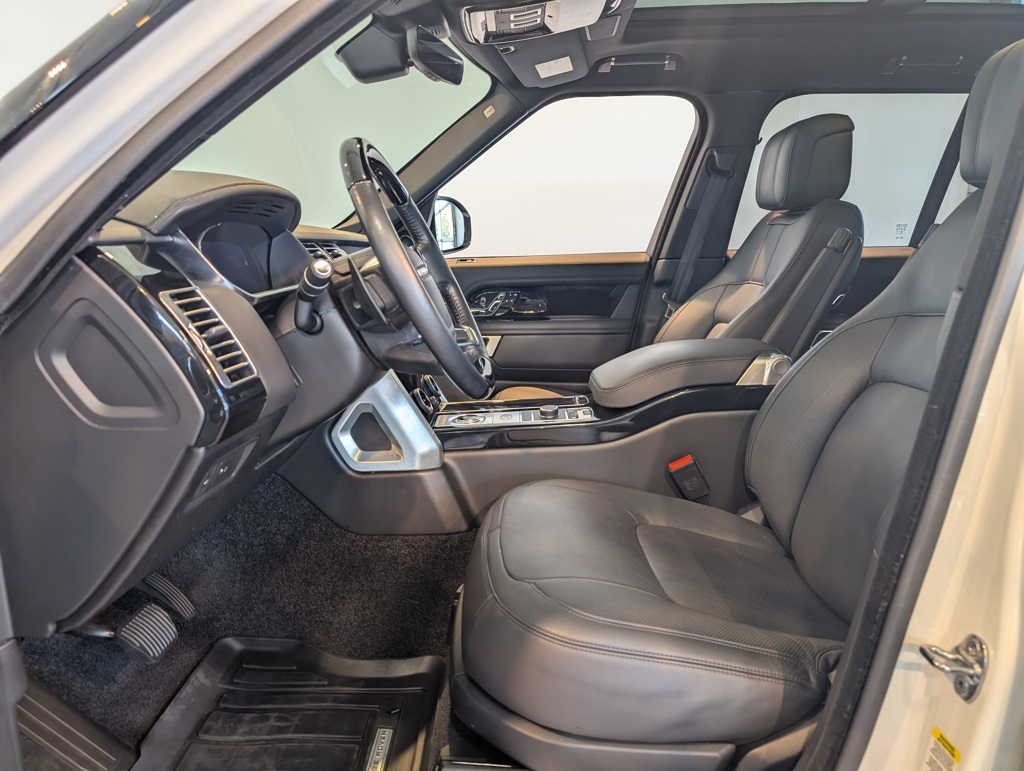2020 Land Rover Range Rover HSE photo 11