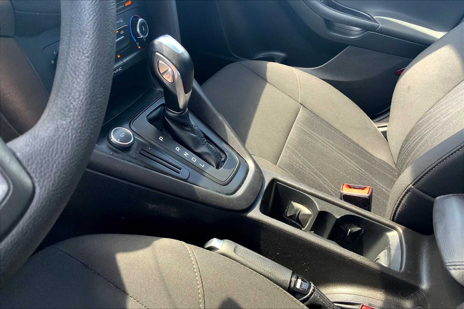 2016 Ford Focus SE photo 12