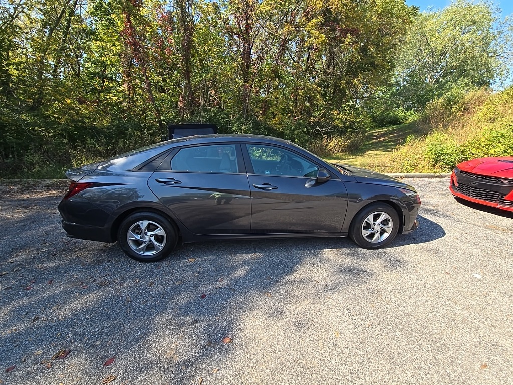 2021 Hyundai Elantra SE photo 4