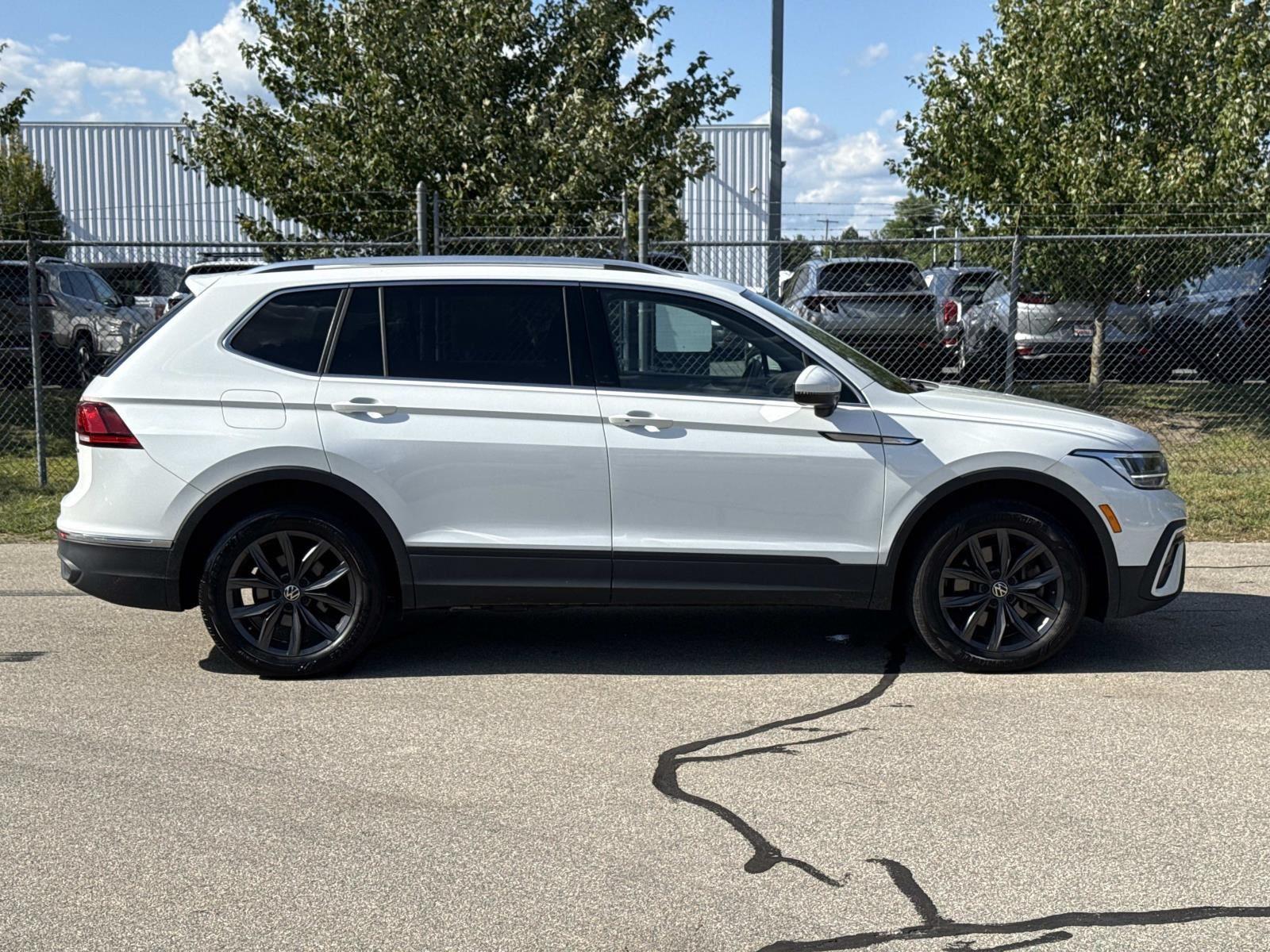 2023 Volkswagen Tiguan SE photo 2